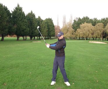 Shoulder protrusion in the golf swing