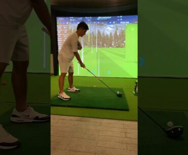 One handed golf swing