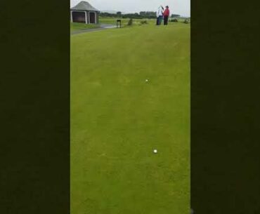 St Andrews golf. Greatest putt ever? 8 year old Junior golfer
