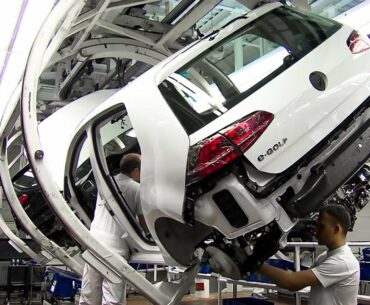 CAR FACTORY: VOLKSWAGEN Golf Production Line 2017 - HOW IT'S MADE
