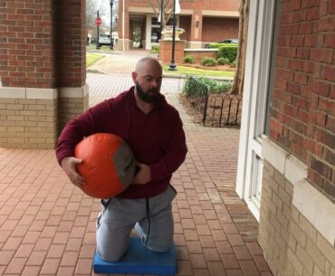 Alternate Kneeling shot put med ball slam