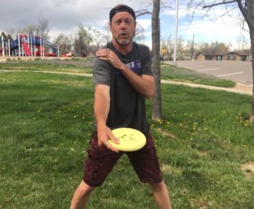 What is the correct disc golf putting stance.