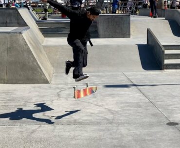 VINCENT LUEVANOS SKATES HALF A SKATEBOARD AT VENICE SKATEPARK !!! - NKA VIDS -