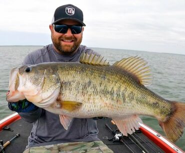 Catching BIG Bass In TOUGH Conditions! 30 lbs For 5 Bass!!!