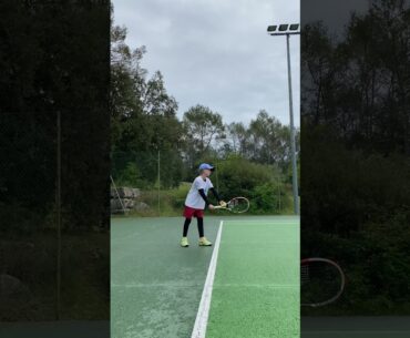 Le service au tennis