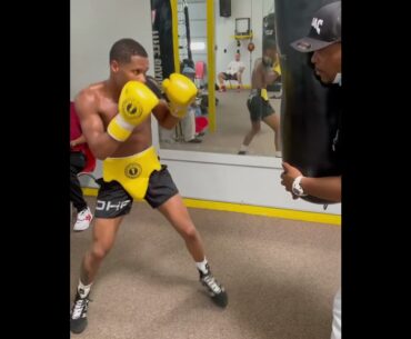 Devin Haney hitting the heavy bag- ready for Jorge Linares