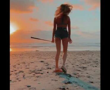 ⛳Golf Swing on the Beach! | Golf ladies  | Golf lady  | Golf Shorts | #Shorts