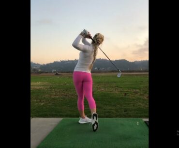 Beautiful gold shot 🙌👏,, right at the pin 📍 #golf #shorts #golfswing #golfgirl     | GOLF#SHORT