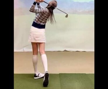 ⛳What's her name??? what a good one! | Golf ladies  | Golf lady  | Golf Shorts | #Shorts
