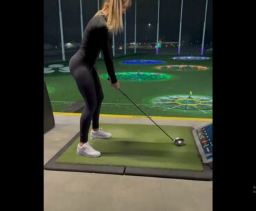 Left shoulder low, the drive through and body rotation.  #golf #shorts #golfgirl     | GOLF#SHORT