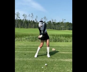 ⛳Look at this Swing omg! | Golf ladies  | Golf lady  | Golf Shorts | #Shorts