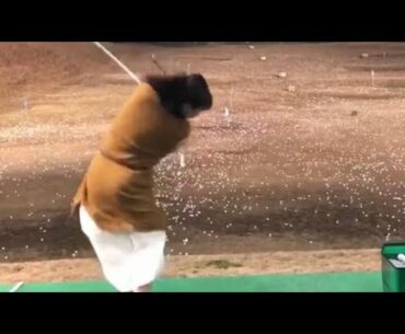she is a bodybuilder, power swing lady 😍😍😍 #golf #shorts #golftrickshot