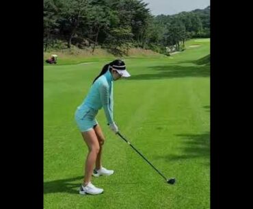 ⛳Mint Girl On Green! | Golf ladies  | Golf lady  | Golf Shorts | #Shorts