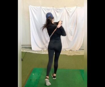 Here’s my swinggggg guysssss!!! #golf #golfgirl #shorts #golfgirl #girlgolftrick     | GOLF#SHORT