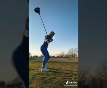 Golf tik Tok 😍😍 golf girl beauty #golf #shorts #golfbabes