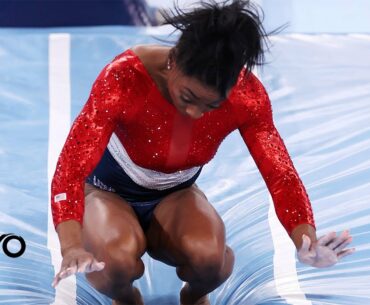 Simone Biles stumbles on vault before pulling out of team final | Tokyo Live | NBC Sports