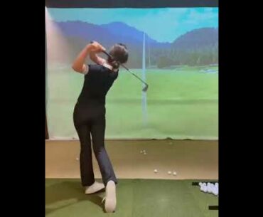 ⛳Black Swan Swings! | Golf ladies  | Golf lady  | Golf Shorts | #Shorts