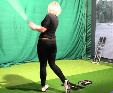 Lady Golfer club fitting with American Golf - Eve