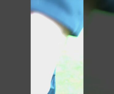 Try holding your putter like this!