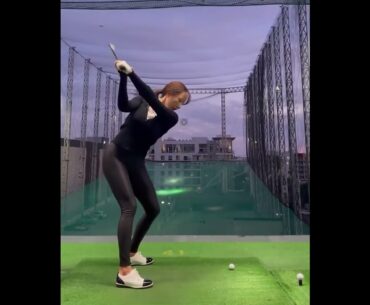 #golf #golfer #golfgirl #golfclub #golfbeauty #fyp #foryou