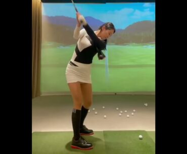 #golf #golfer #golfgirl #golfclub #golfbeauty #fyp #foryou