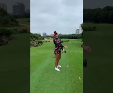 Golf Hotshot by @fitgolfergirl |golf |best shot |hot shots #ladygolfers  #hotshots #amazing #girl