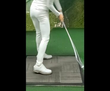 임팩이후에 오른발을 때려고 하시는겅가욥..? #golf #short  #골프  | GOLF VN