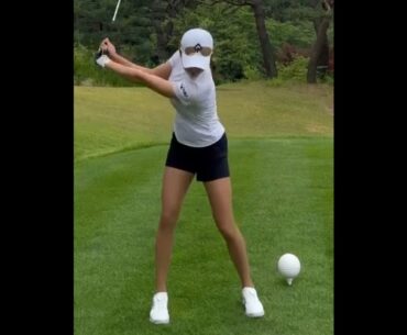 와우,제대로 손맛느끼는 스윙 예술이네요~~~👏👏👏 #golf #short  #골프  | GOLF VN