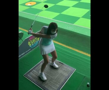 하체가 잘 쓰이면 상체는 힘이 빠지기 마련✔️ #golf #short  #골프  | GOLF VN