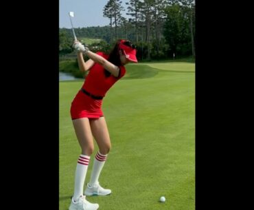 골프치는 여성분이 일케 아름다운지 몰랐내요😍 #golf #short  #골프  | GOLF VN
