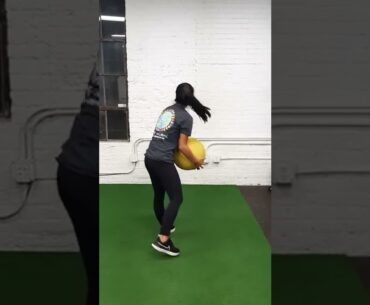 Improve your golf swing with this horizontal ground force drill #golf #golfswing #fitness #mobility