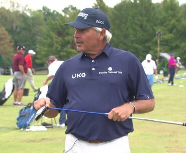 Fred Couples tests his 3-wood while mic’d up on the range