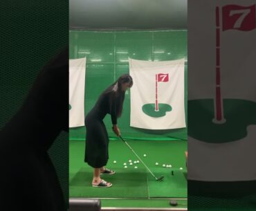 역시 멋진 스윙에는 복장이 중요하지 않네요~ 😍 ⭕️ #golf  #골프  | GOLF VN #shorts