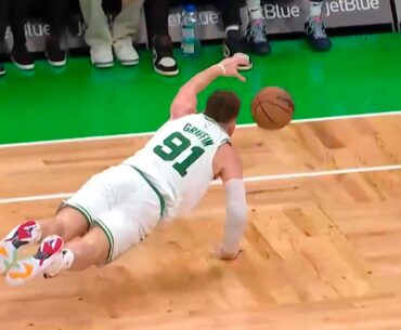Blake Griffin's INCREDIBLE Dive IGNITES Garden Crowd 🙌🔥👏