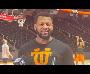 Tennessee Assistant Coach Rod Clark Talks Taking Losses, Bouncing Back After Kentucky, Texas A&M
