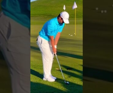 Tom Kim chipping