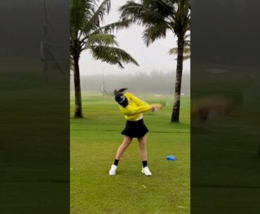 폭발적으로 던져주니 💥타격음이 장난없네요😵‍💫 #golf #driver #swing #안지현 프로