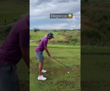 SWING ELEGANTE 🤩 Jaime López Rivarola y un ritmo envidiable 😍 #golfswing #golf #shorts