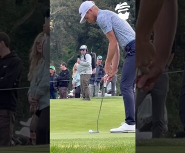 The most unique putter grip and stroke in golf 😳 #caddysplash #golf #pgatour
