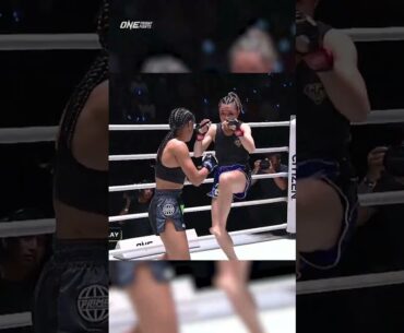 Yu Yau Pui styles on Devina Martin en route to a third-round TKO! 🔥