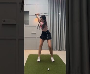KLPGA 프로골퍼 이한솔 선수 스무스한 아이언샷 💕 ⭕️ #golf  #골프  | GOLF VN #shorts
