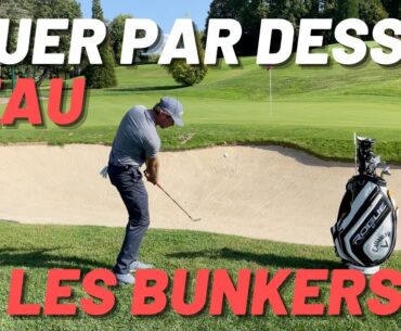 Jouer par dessus l'eau et le sable au golf. Ça marche !