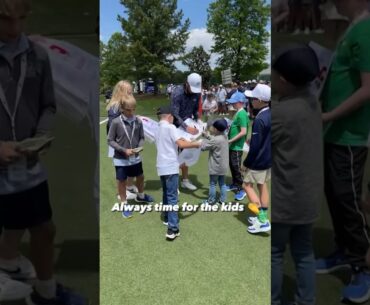 Jordan invites fans inside the ropes ✍️