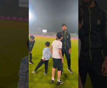 Shaheen Afridi and Rashid khan with cute fans 🙄😮 #Short's #cricket #tiktokcricket