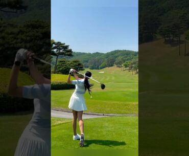 오랜만에 보는 파워스윙!!💪💪👍멋져요!!!💯#golfswing #golf #shorts #golfgirl | GOLF#SHORT