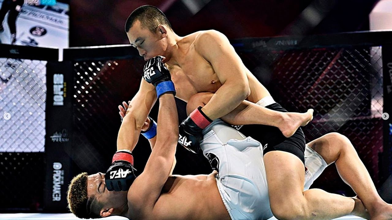 얼굴이 남아나질 않는 AFC24 김상욱 선수 하이라이트 얼굴이 남아나질 않는 AFC24 김상욱 선수 하이라이트