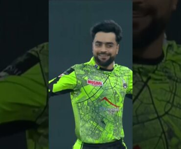 Rashid Khan Hunts Usama Mir 🎯 #HBLPSL8 #SabSitarayHumaray #LQvMS #Shorts #SportsCentral MI2A