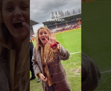 Blake Lively pokes fun at Wrexham fan #shorts