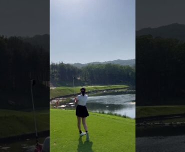 One shot can change everything ✨ Golfing in my black skirt - that's me! #golf #topgolf#jisoo_flower