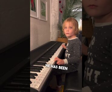 This little boy learned the piano by himself 😱